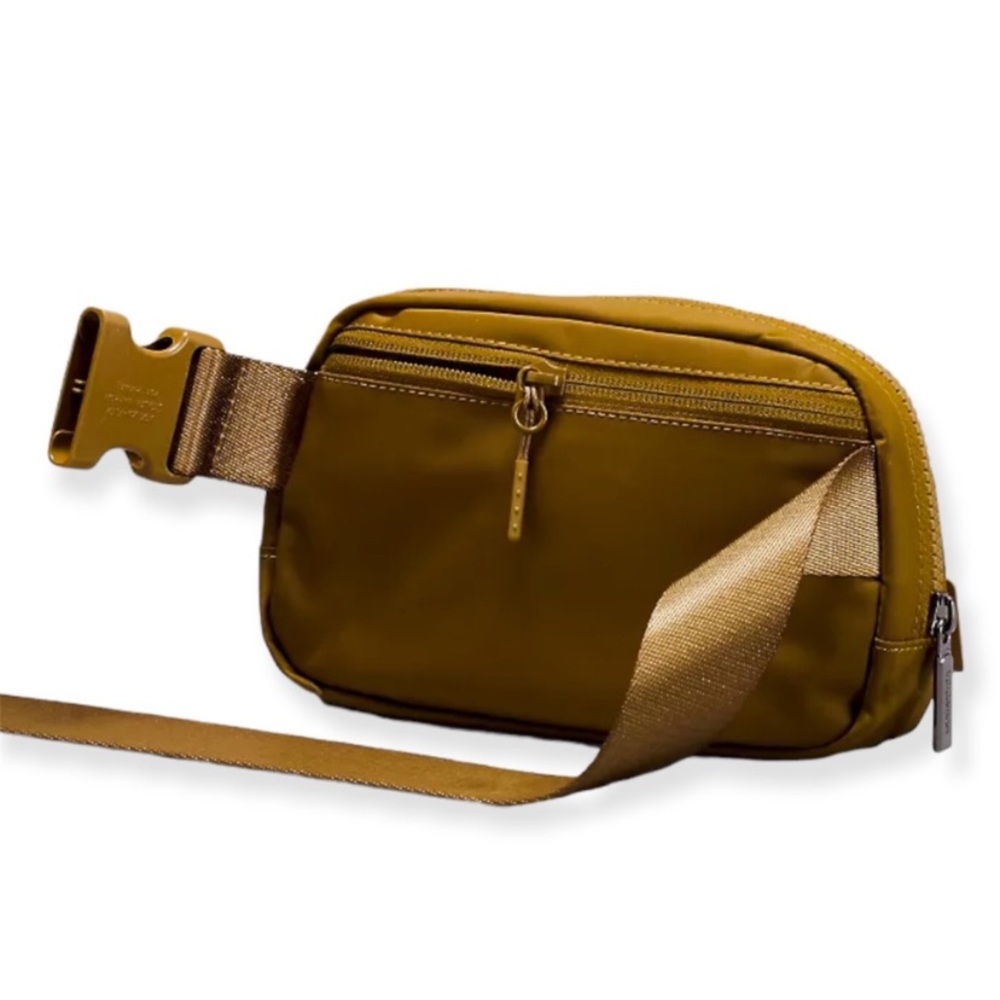 LULULEMON Everywhere Belt Bag in Salted Caramel - Picture 5 of 6